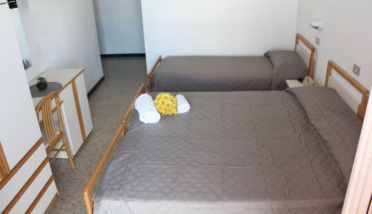 Hotel Caesar Misano Adriatico Ngoại thất bức ảnh