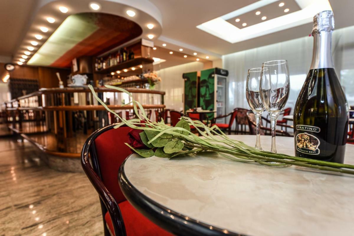 Hotel Caesar Misano Adriatico Ngoại thất bức ảnh