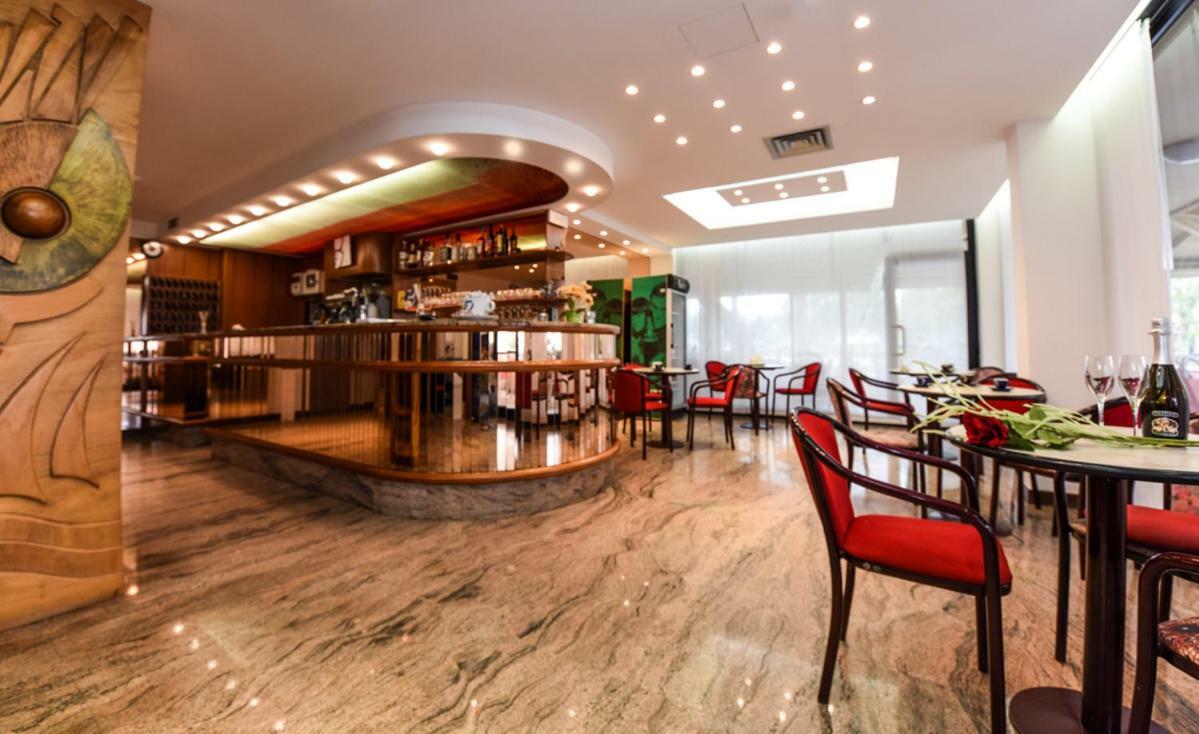 Hotel Caesar Misano Adriatico Ngoại thất bức ảnh