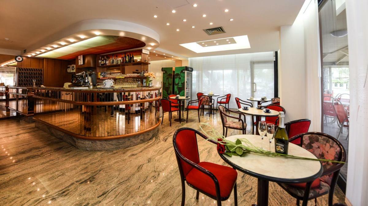 Hotel Caesar Misano Adriatico Ngoại thất bức ảnh